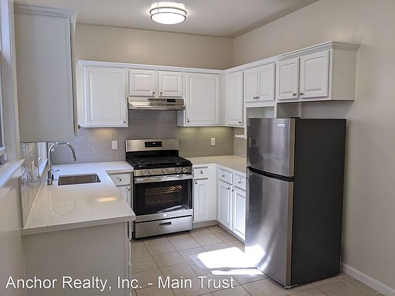 2nd image of 333 Fillmore St APT 4