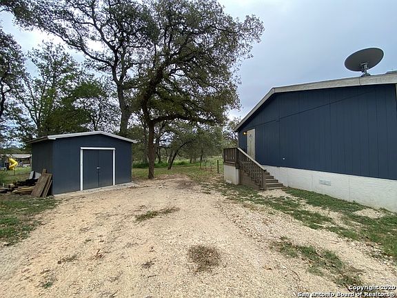 4th image of 311 Flores Oaks Dr