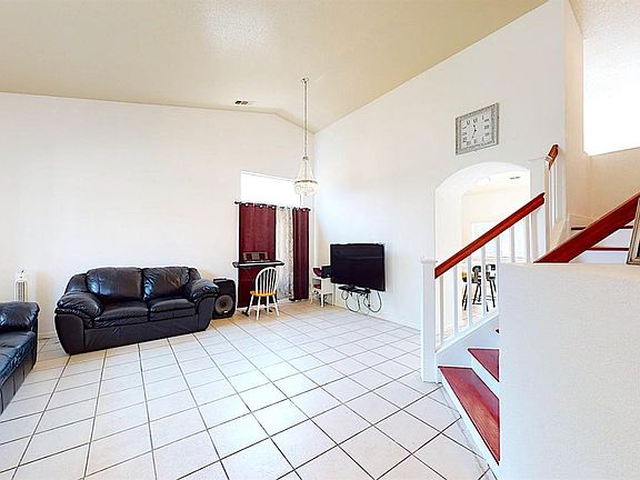 5th image of 912 Sanddollar Cir