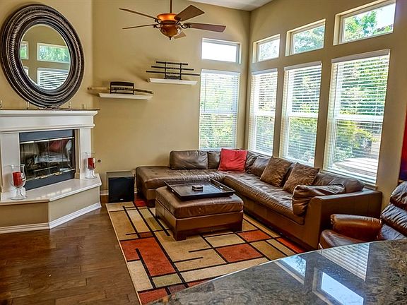 5th image of 25632 Elmwood Ln