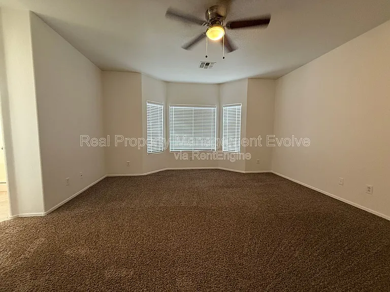 11913 W Jackson St — Photo 15