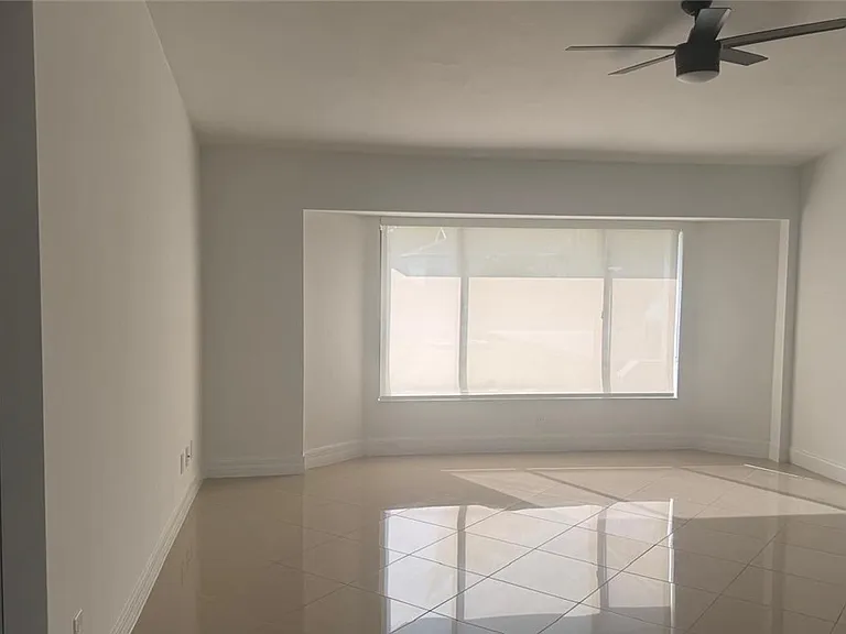 1319 SW 10th Pl — Photo 4