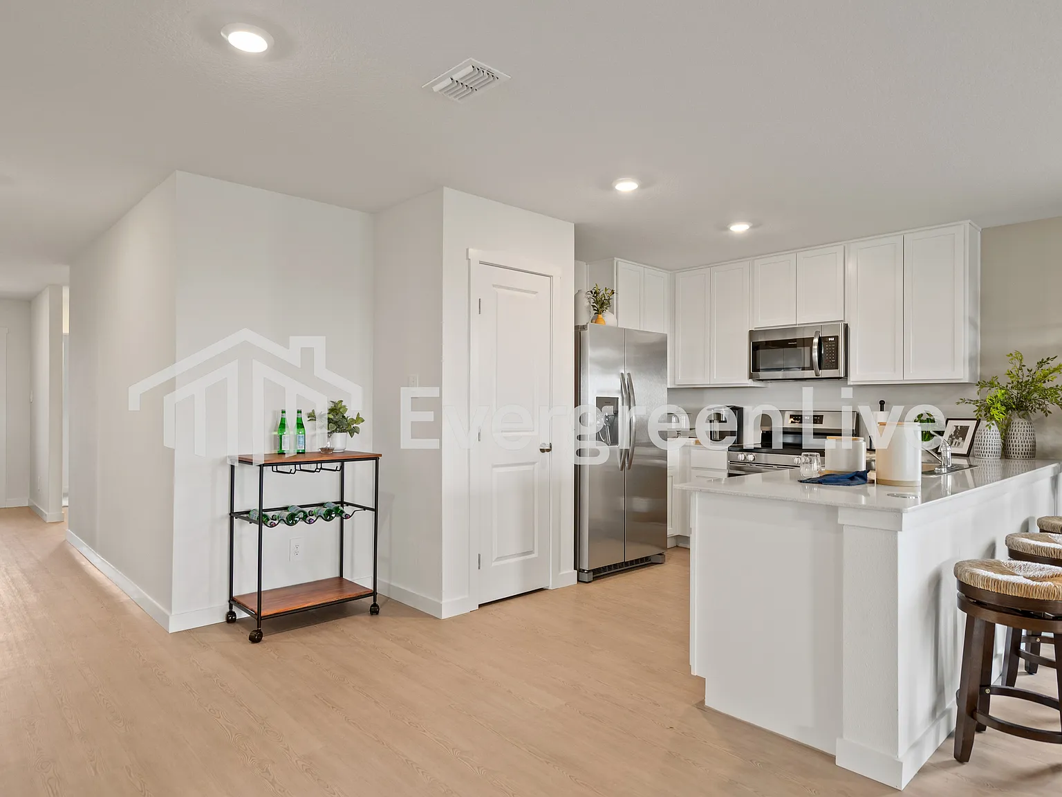 4 bed, 2.0 bath, 1985 sqft, $1,990 — Photo 2