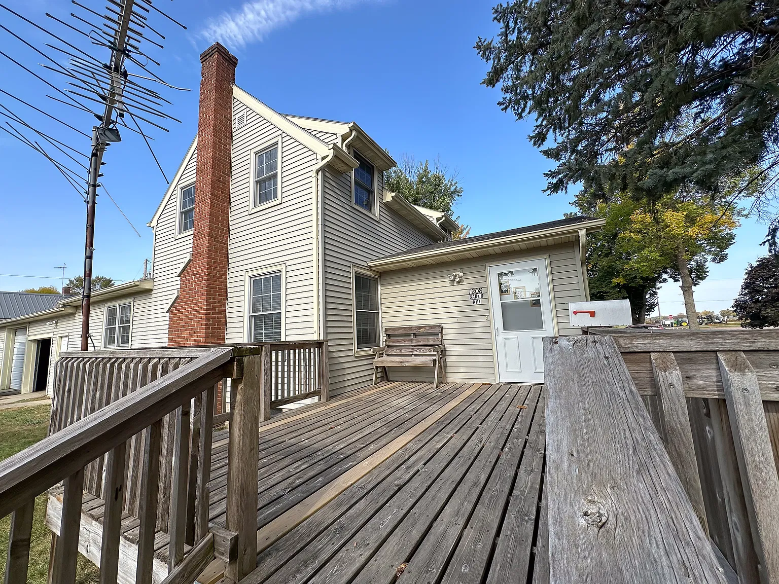 3 bed, 1604 sqft, $1,750 — Photo 2