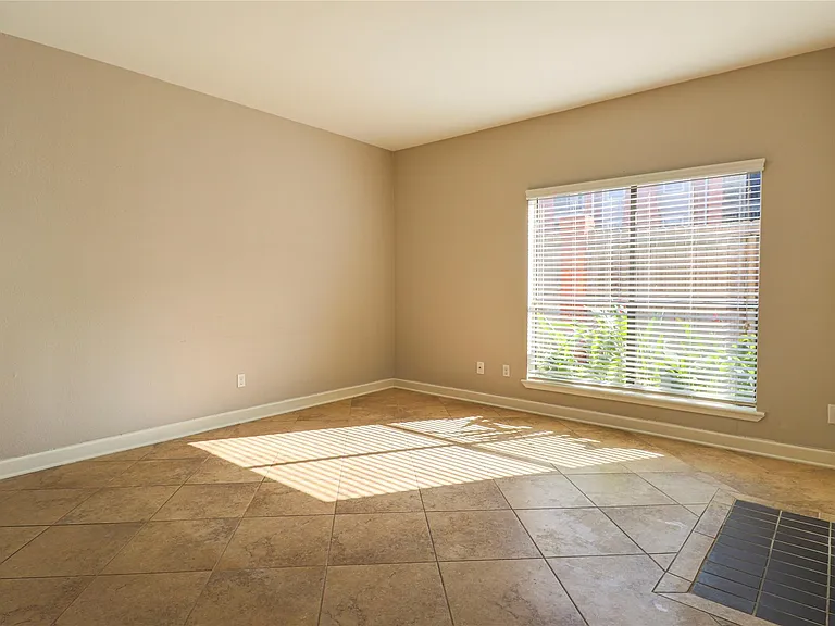 2025 Augusta Dr #1005 — Photo 2