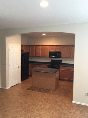 5th image of 1071 E Julian Dr