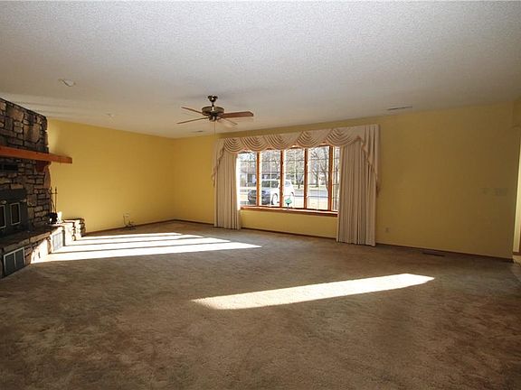 3rd image of 111 W South Dr