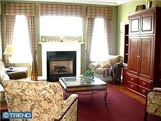 3rd image of 10 N Valentine Dr