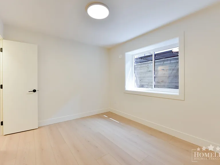 11004 78th Ave #BASEMENT — Photo 7