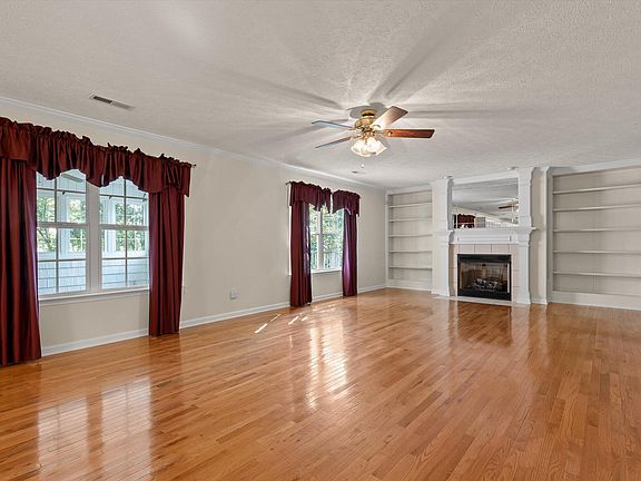 2nd image of 212 Honeysuckle Dr