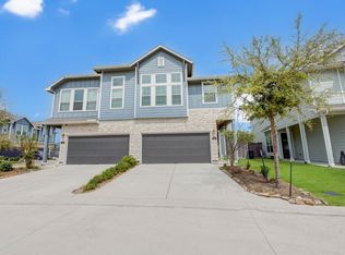 207 Club Crest Ln, Houston, TX 77009