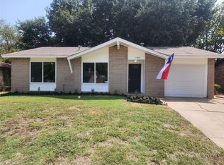 1300 Rosewood Ln, Arlington, TX 76010