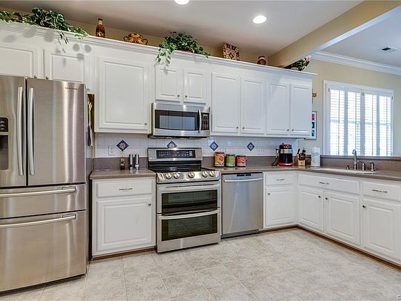 5th image of 12324 Villas Dr