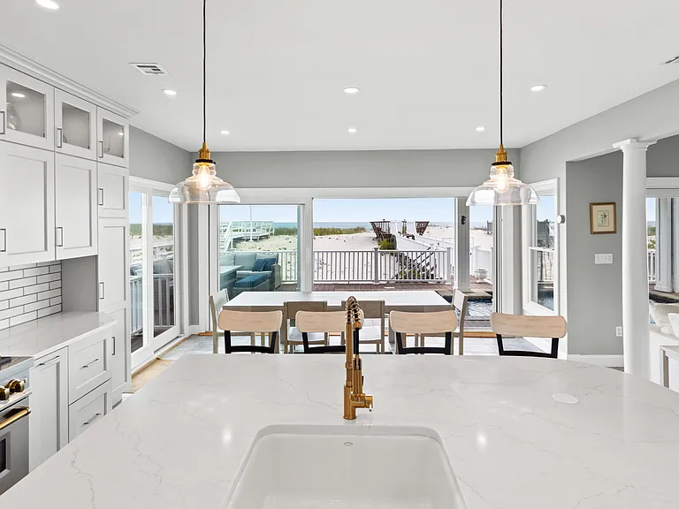 863 Dune Rd — Photo 8