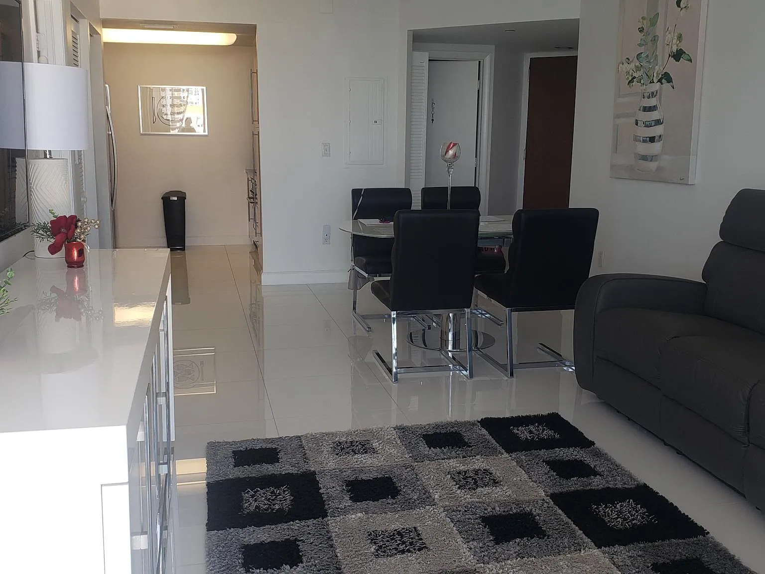 1 bed, 1.5 bath, 808 sqft, $4,900 — Photo 2