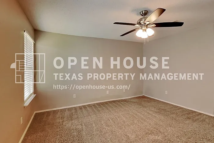 1022 Halifax Ln — Photo 10