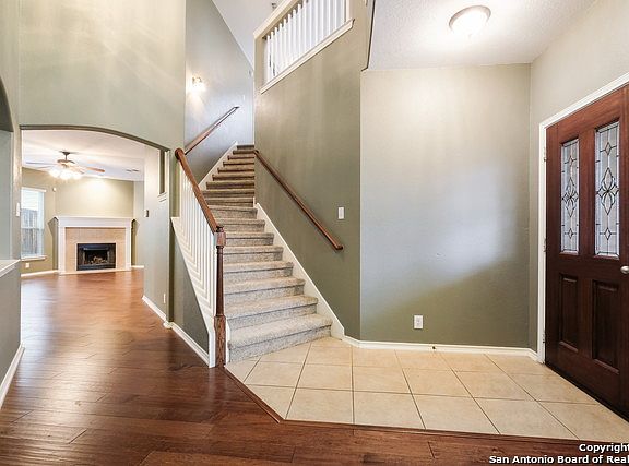3rd image of 4947 Augusta Sq