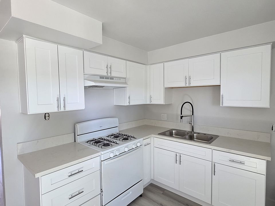 1st image of 135 E Wakefield Ave #4