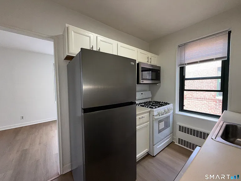 28 Strawberry Hill Ave #112-1E — Photo 9