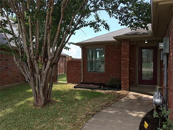 2nd image of 2404 Brooke Ct