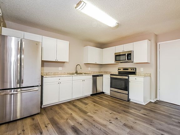 5th image of 1275 Pin Oak Dr
