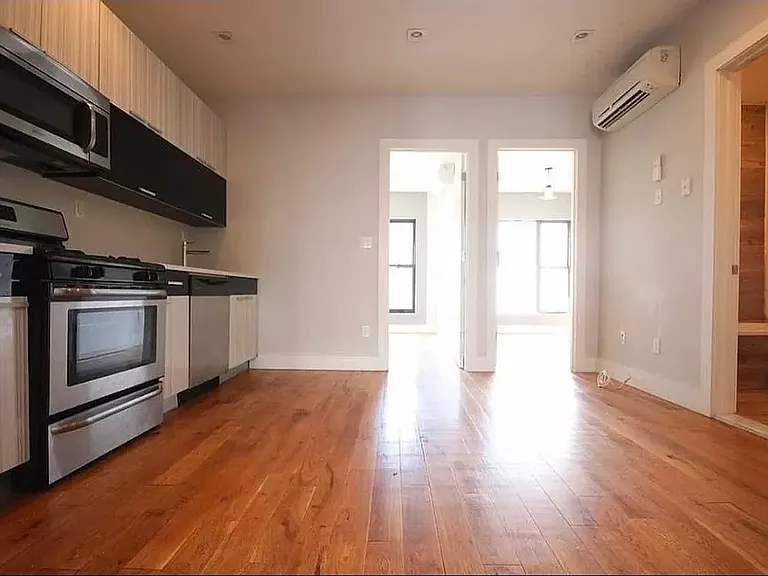 226 Pulaski St #10 — Photo 1
