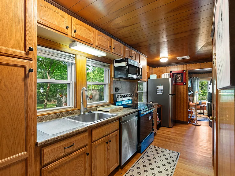 40 Elsie Ave — Photo 10