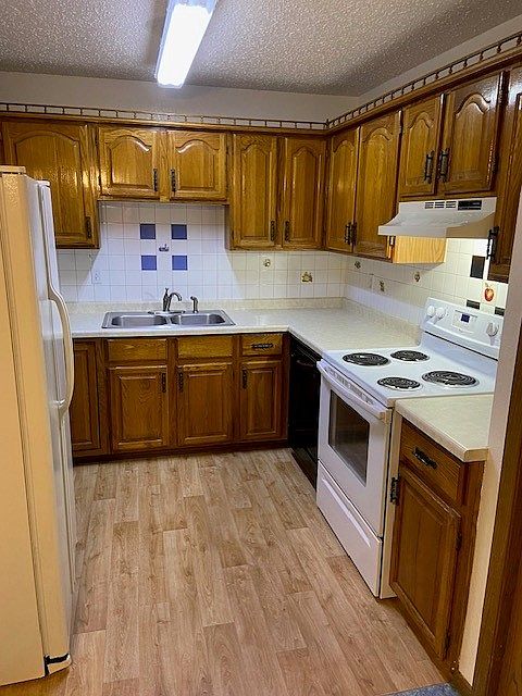 1st image of 1720 N Grandview Ln #201