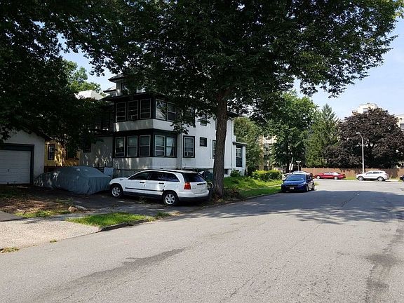 4th image of 190 Greenwood Ave