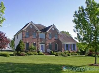 5 Glen View Dr, Annandale, NJ 08801