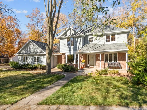 2800 Schaefer Cir, Appleton, WI 54915
