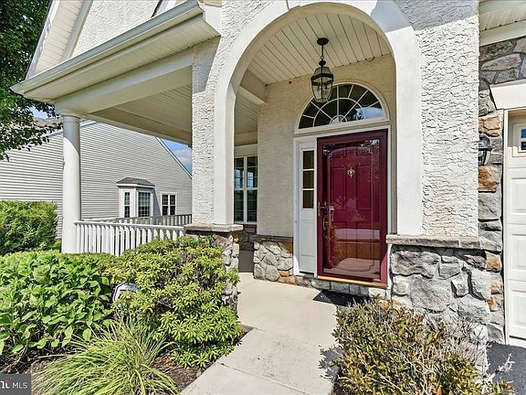 3rd image of 207 Hendrickson Ln