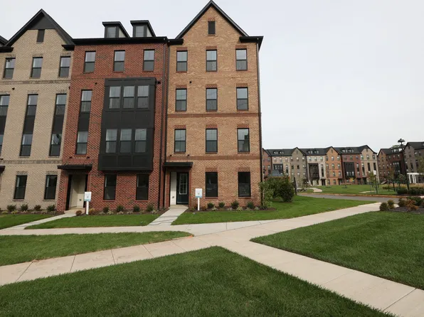 4851 Bauhaus Sq, Chantilly, VA 20151