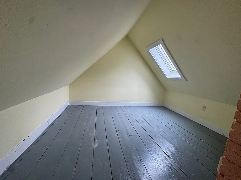 11 Russell Street — Photo 12