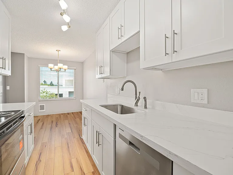 89th Building — Photo 7