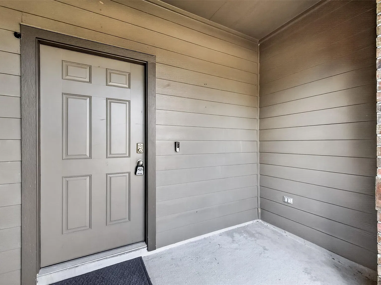 3 bed, 2.0 bath, 1610 sqft, $2,000 — Photo 2