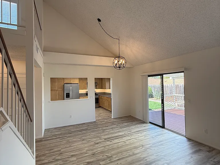 832 Lochwood Pl — Photo 6