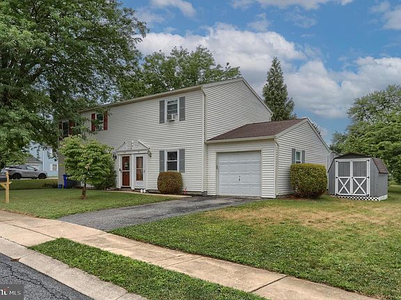 3rd image of 21 Natalie Ln