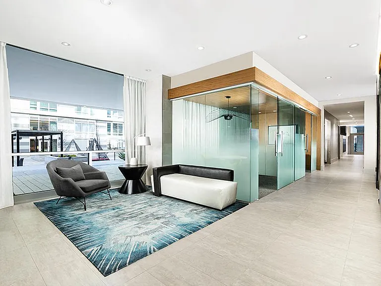 Modern on M — Photo 32