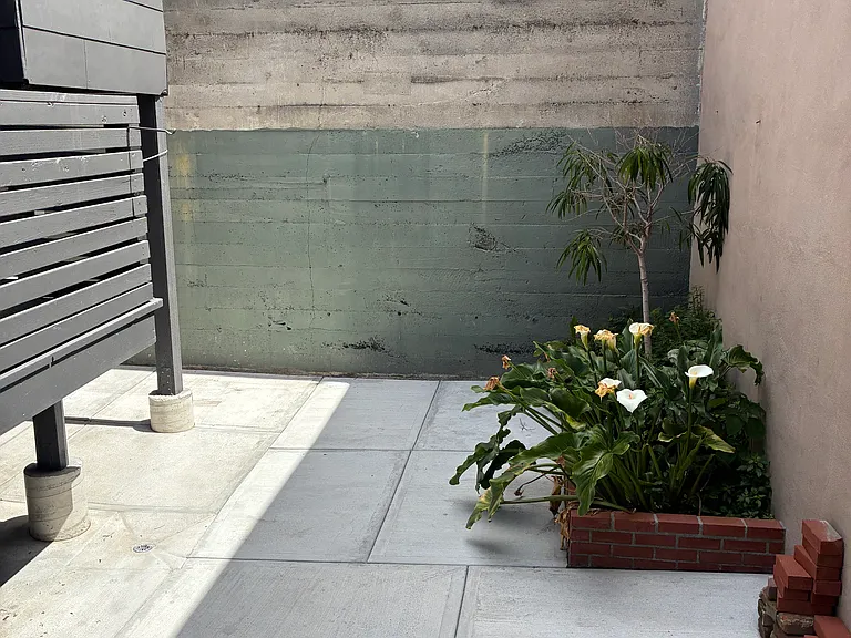 675 Clementina St — Photo 24