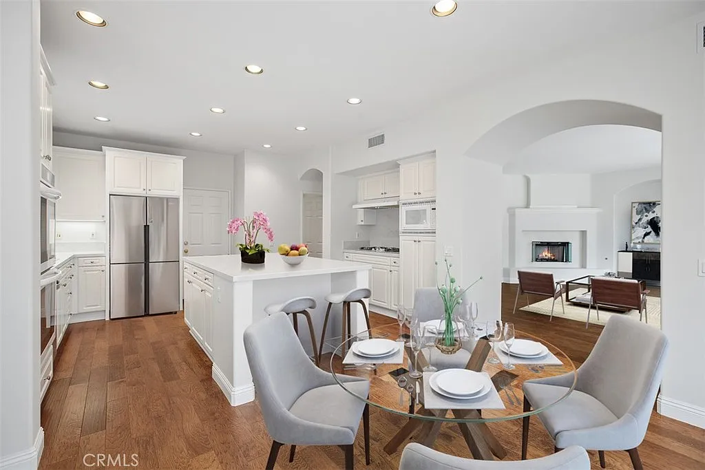 4 bed, 3.5 bath, 2100 sqft, $5,750 — Photo 3