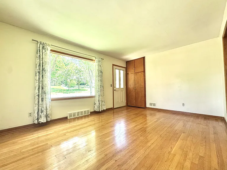 222 S Midvale Blvd — Photo 11