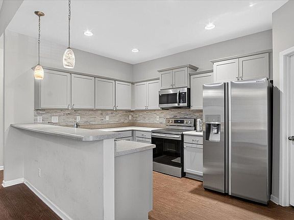 2nd image of 15 Saddletree Dr