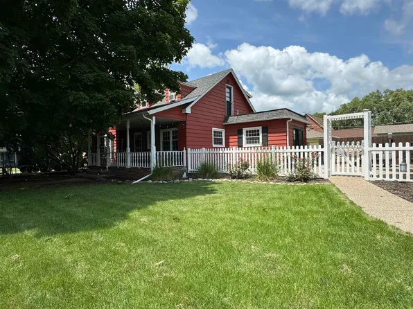 601 3rd Ave, Parkersburg, IA 50665