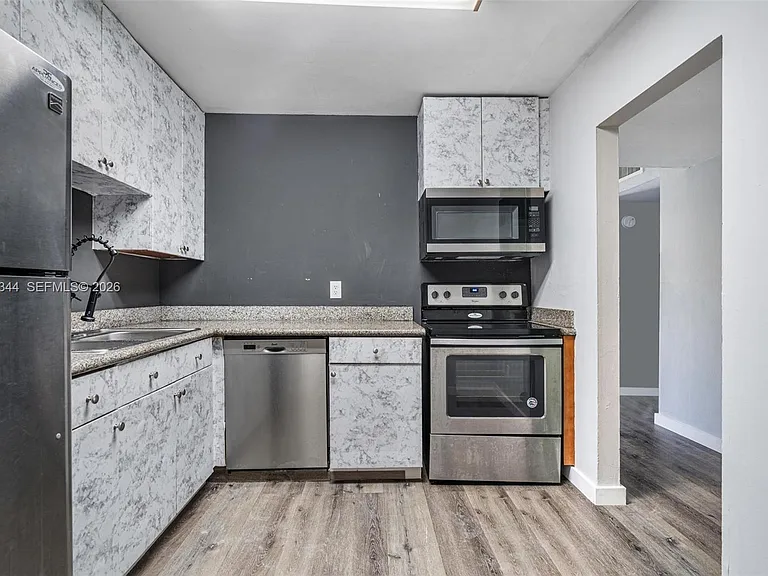 15205 NE 6th Ave #D305 — Photo 5