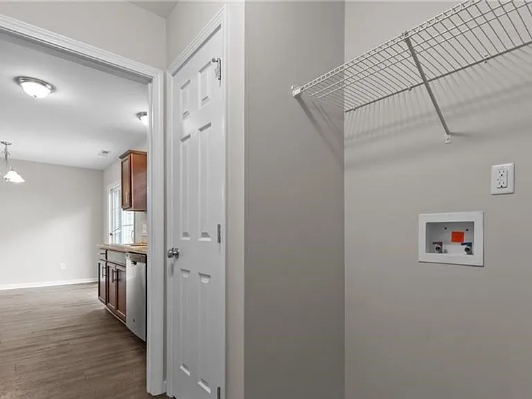 1595 Rossmore Dr — Photo 18