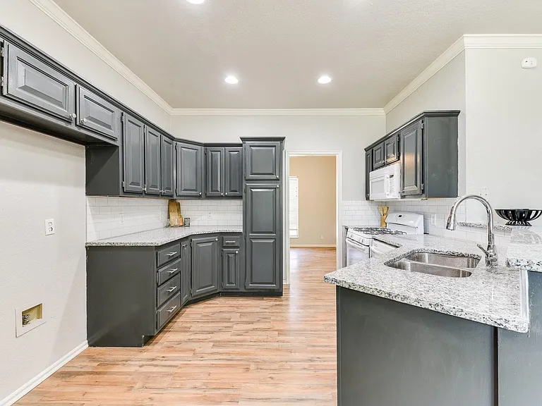 1829 Courtney Ln — Photo 15