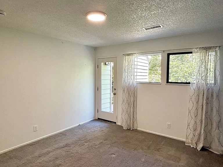 331 SE 146th Ave — Photo 16