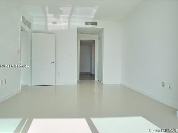 5th image of 92 SW 3rd St APT 3804