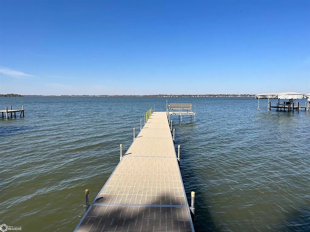1815 S Shore Dr — Photo 1